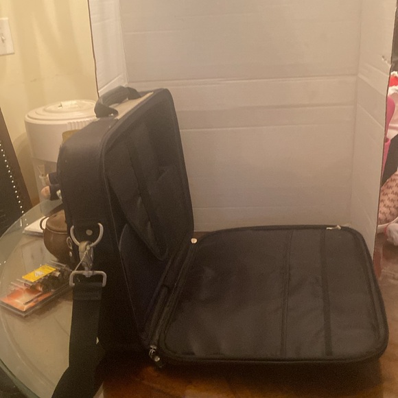 DELL LABTOP CARRYING CASE - Picture 7 of 7